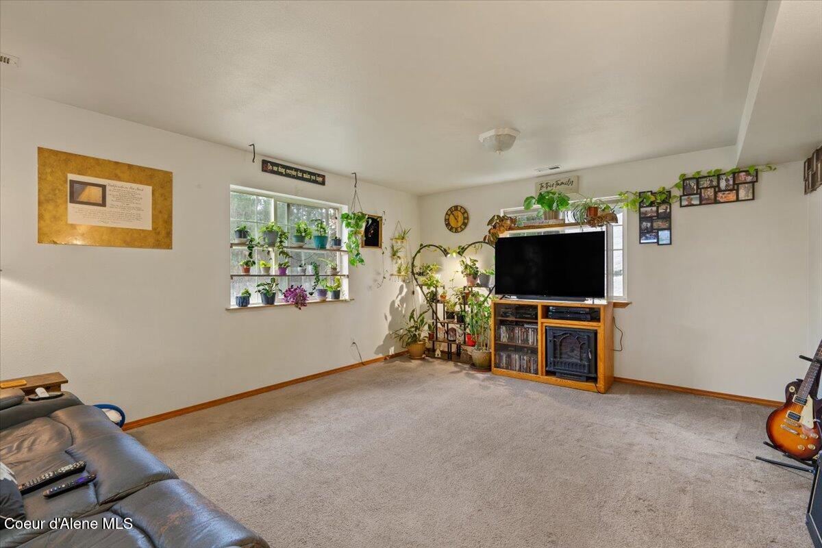 811 East Seasons Road Athol, ID 83801 - Photo 28 of 49 28-Family Room