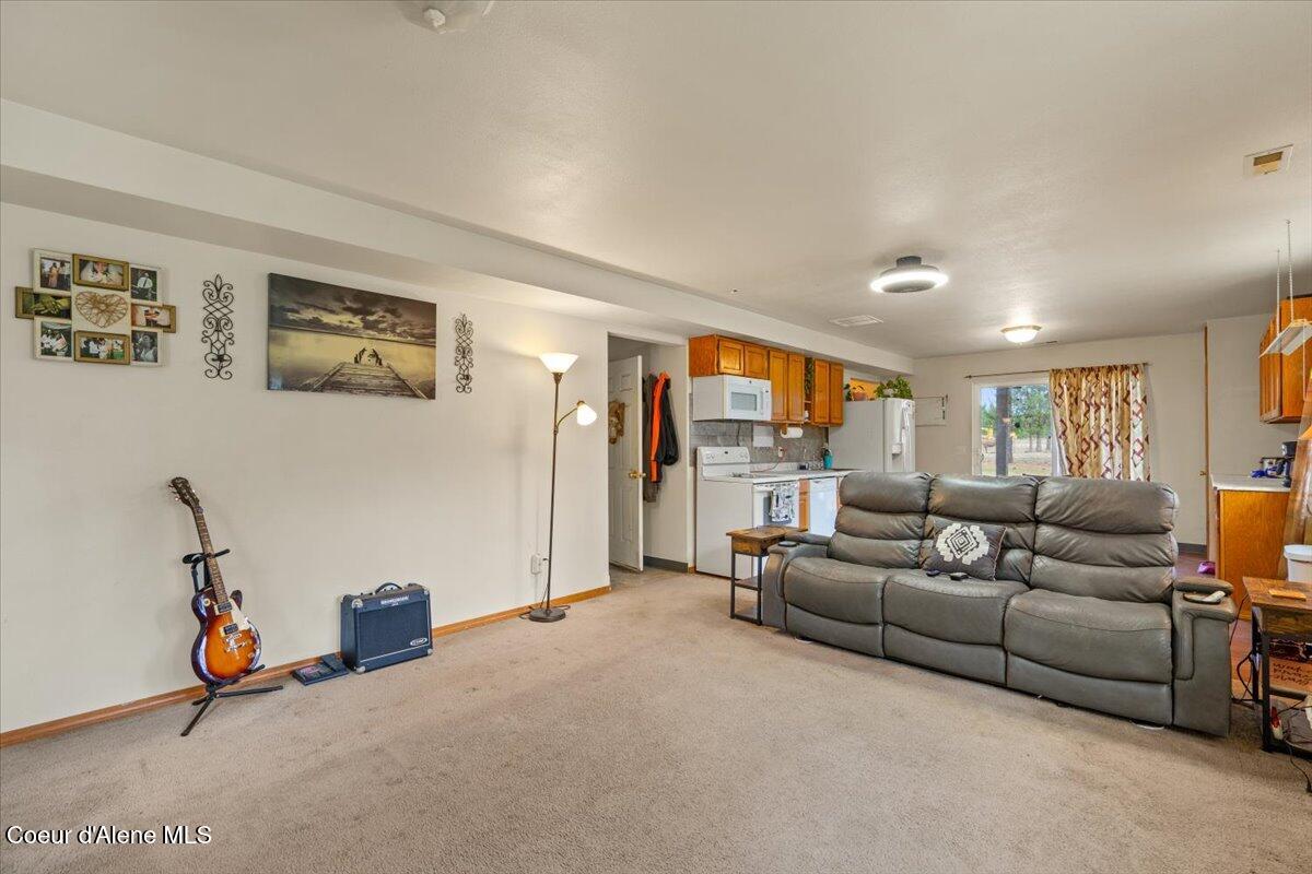 811 East Seasons Road Athol, ID 83801 - Photo 30 of 49 30-Family Room