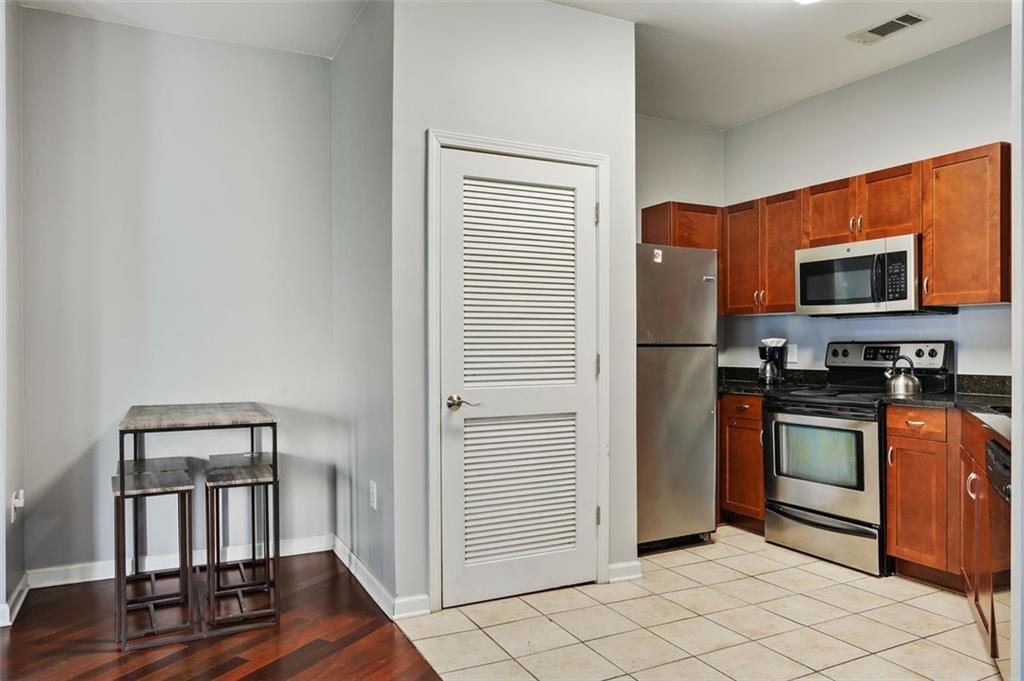 870 Mayson Turner Road Northwest, Unit 1127 Atlanta, GA 30314 - Photo 9 of 25 Gallery Image 9