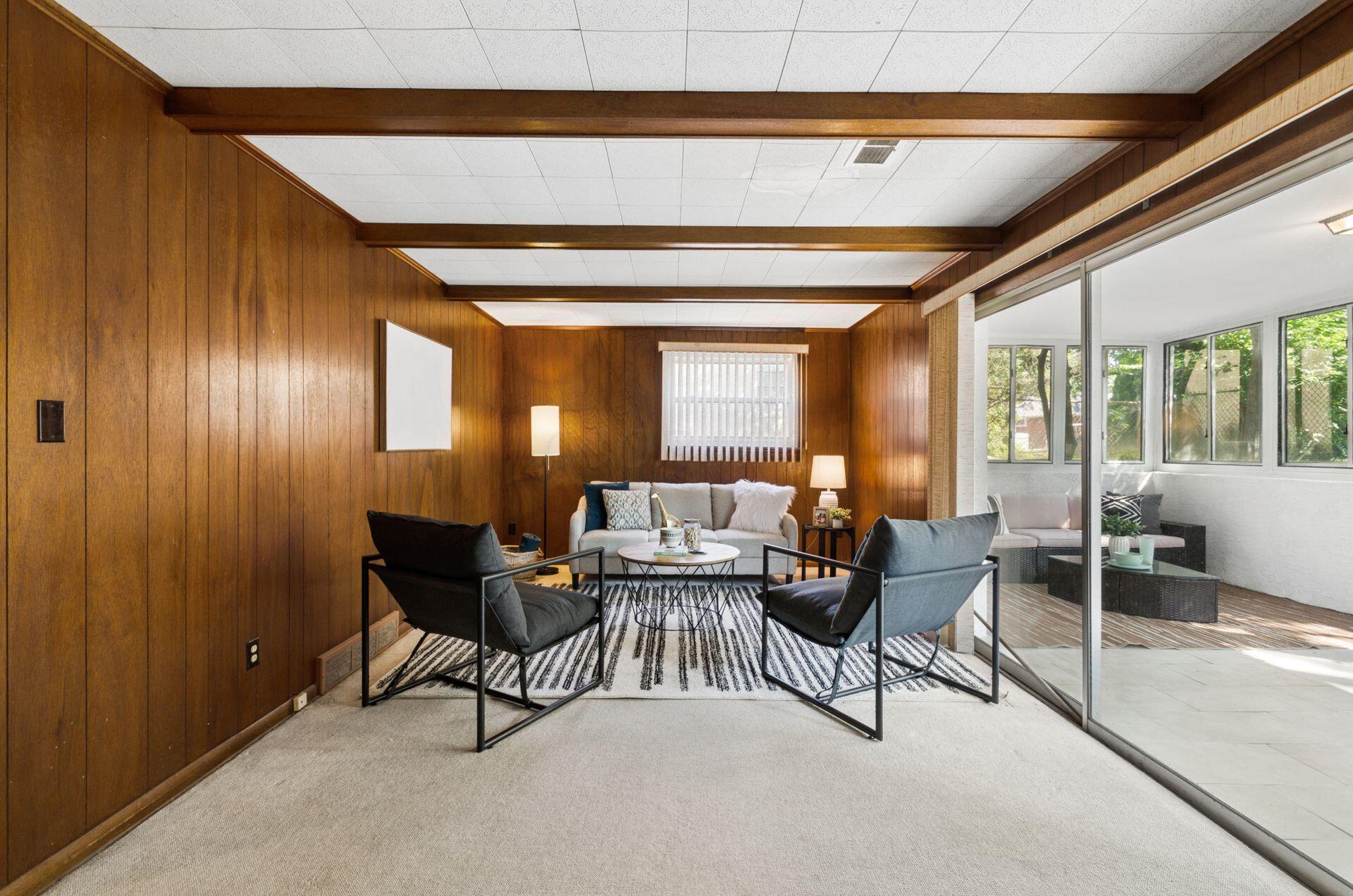 3140 Wareham Road Columbus, OH 43221 - Photo 21 of 32 Large Family Room with Access to the 3 Season Room