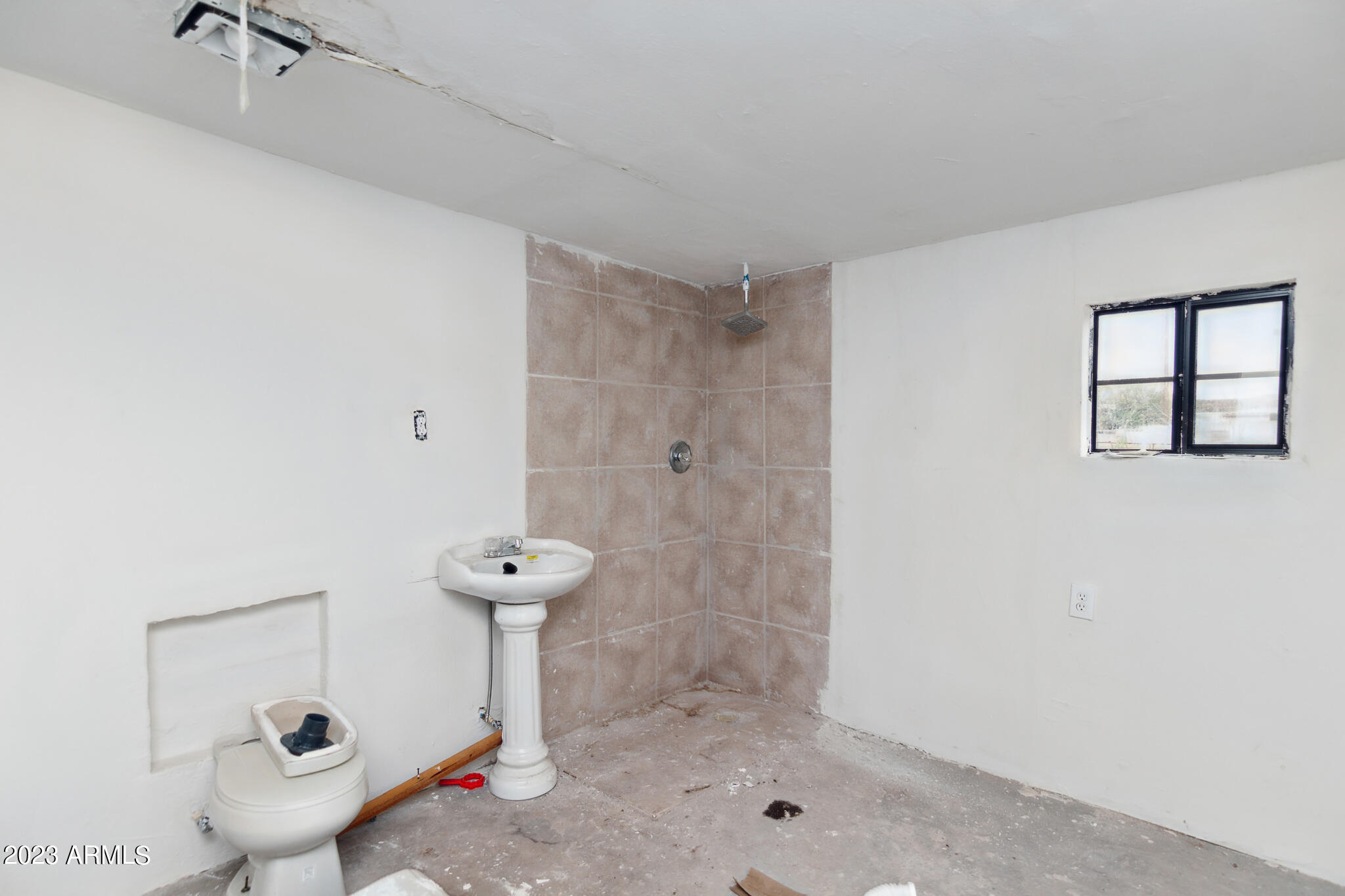 729 1st Street Douglas, AZ 85607 - Photo 12 of 24 Studio Bath