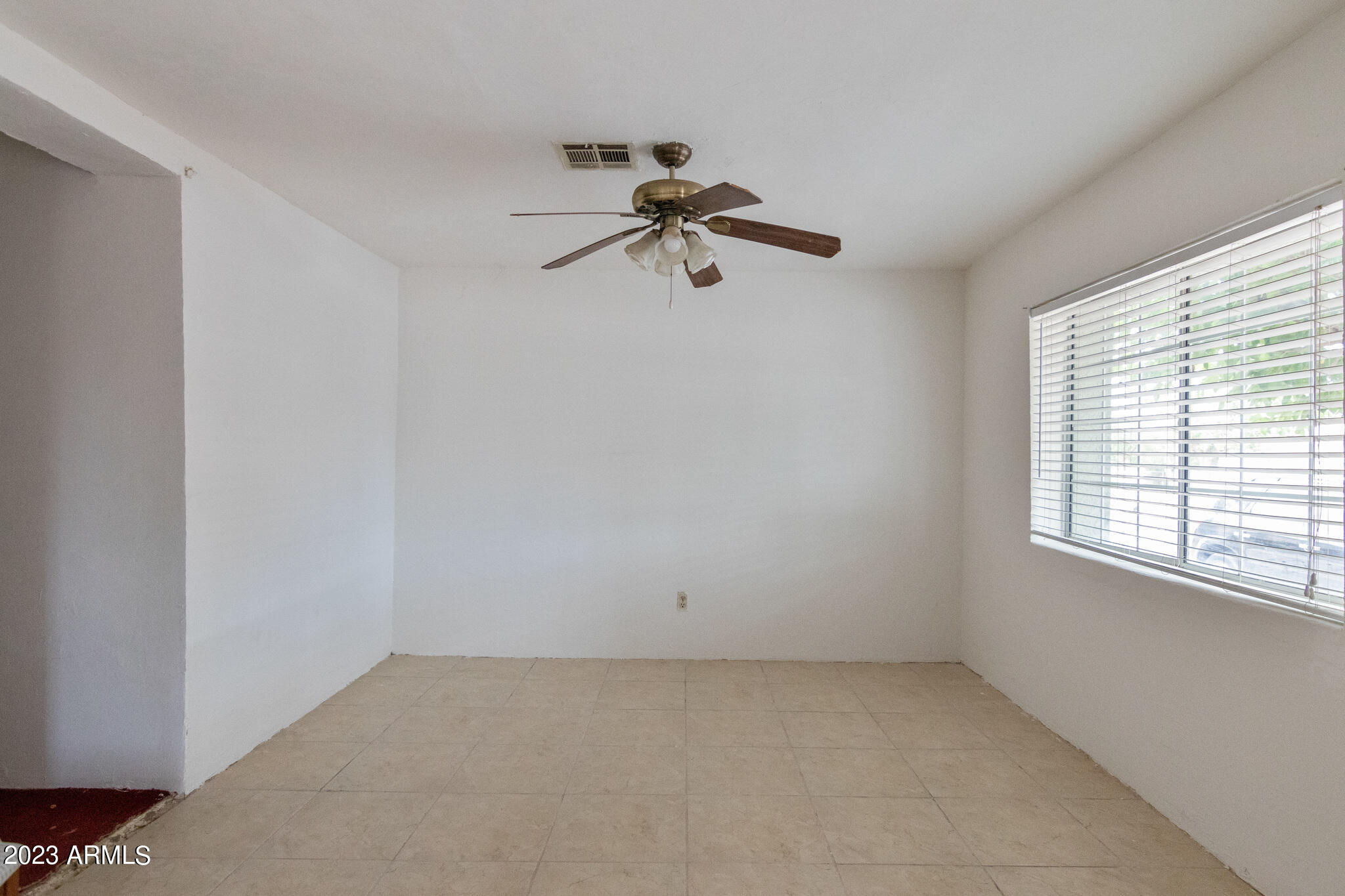 729 1st Street Douglas, AZ 85607 - Photo 5 of 24 Living