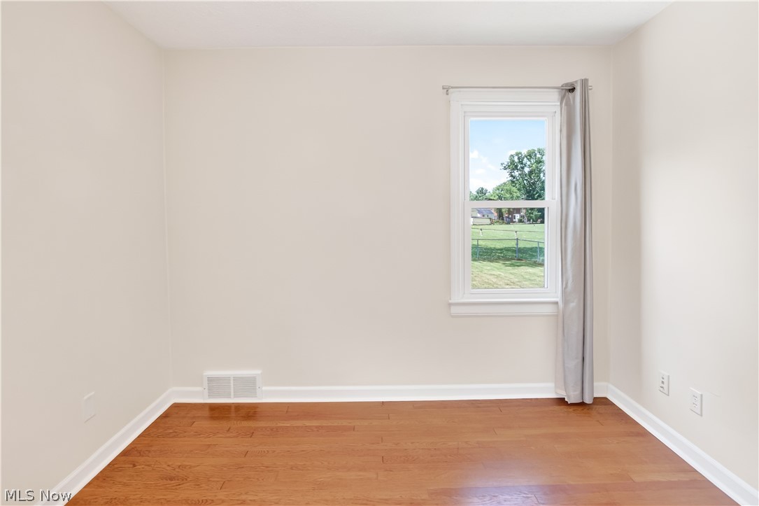 16305 Munn Road Cleveland, OH 44111 - Photo 17 of 36