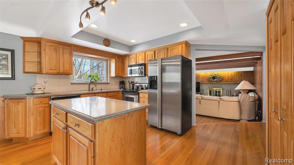 1781 Mackwood Road Rochester Hills, MI 48307 - Photo 13 of 39