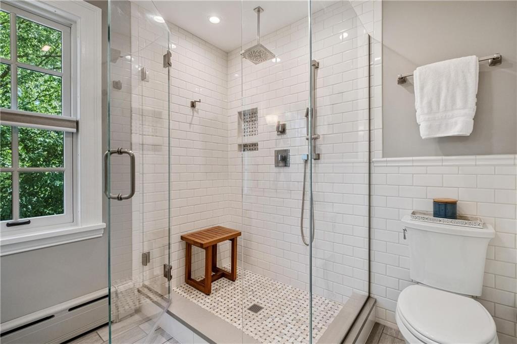 4375 Schenley Farms Terrace Pittsburgh, PA 15213 - Photo 25 of 44 a bathroom with a toilet sink and shower