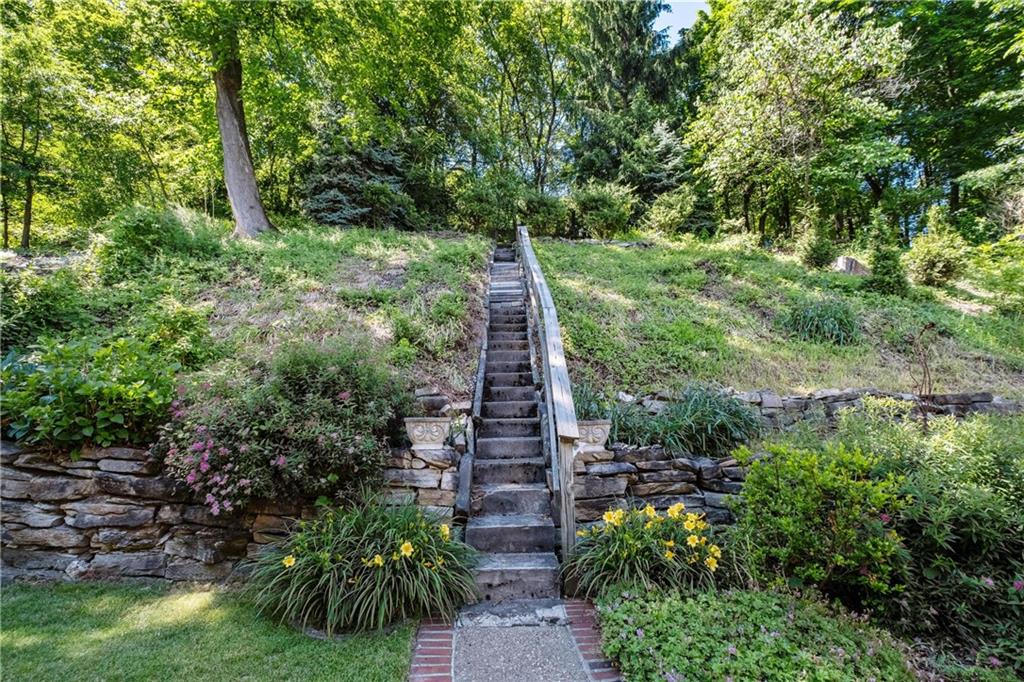 4375 Schenley Farms Terrace Pittsburgh, PA 15213 - Photo 38 of 44 a view of pathway with green space