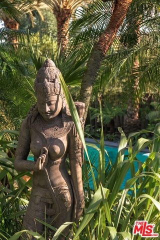 a view of a house with a tree