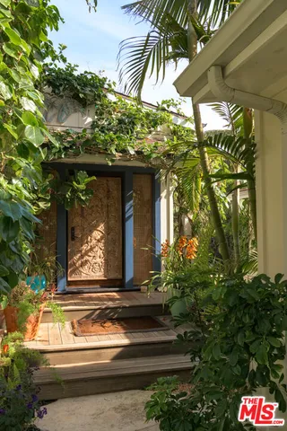 a front view of house with yard