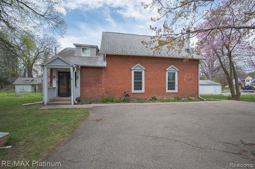 4015 Bennett Lake Road Fenton, MI 48430 - Photo 6 of 51