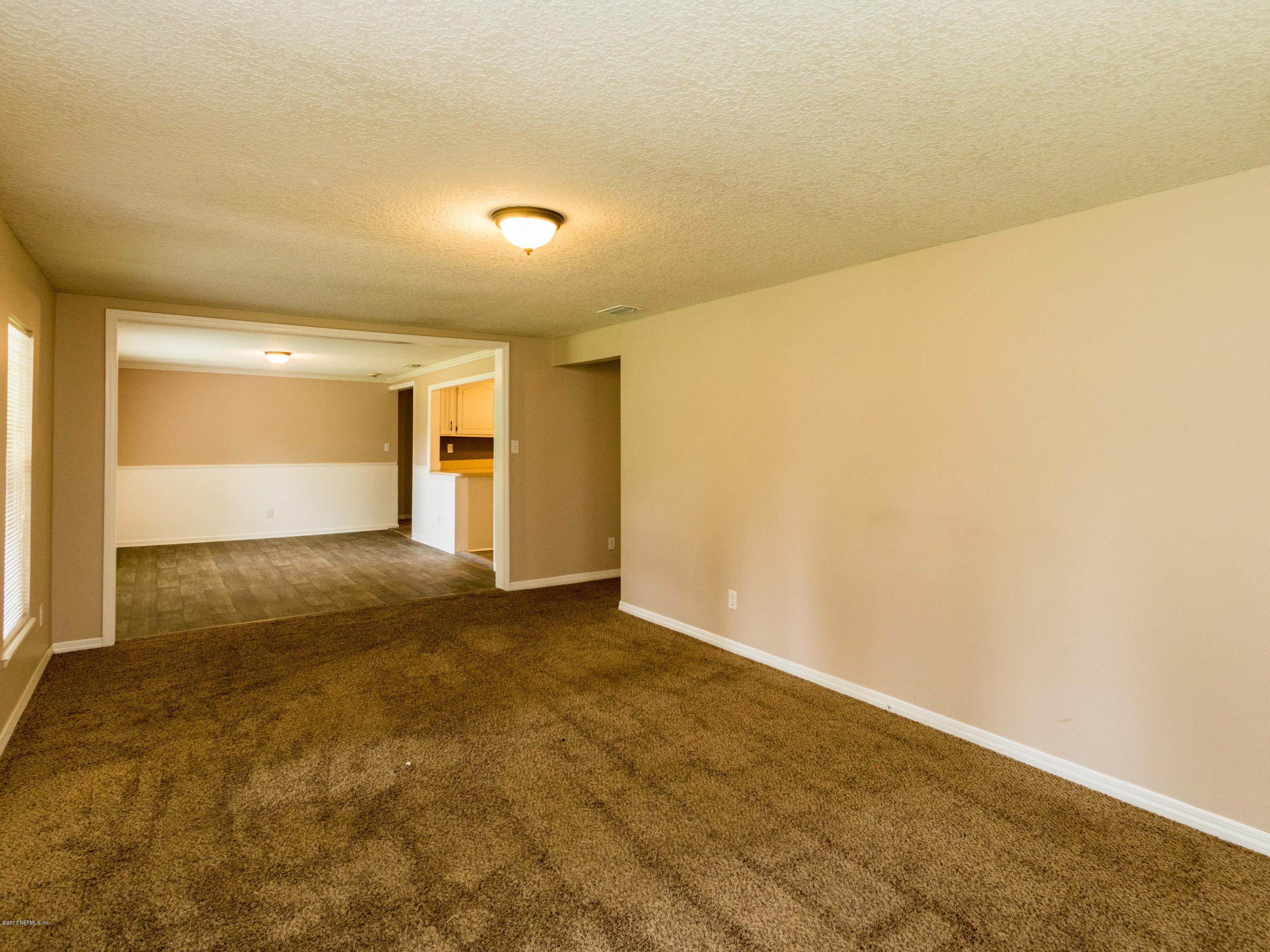 5850 Retha Road Jacksonville, FL 32254 - Photo 8 of 34 Living Room