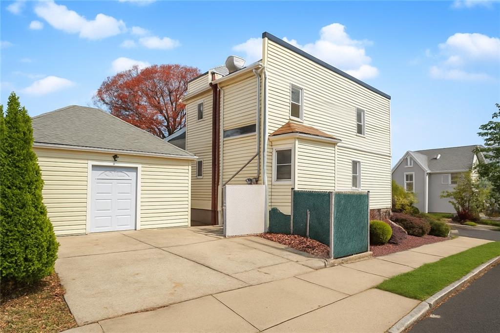 262 Maine Avenue Staten Island, NY 10314 - Photo 4 of 12