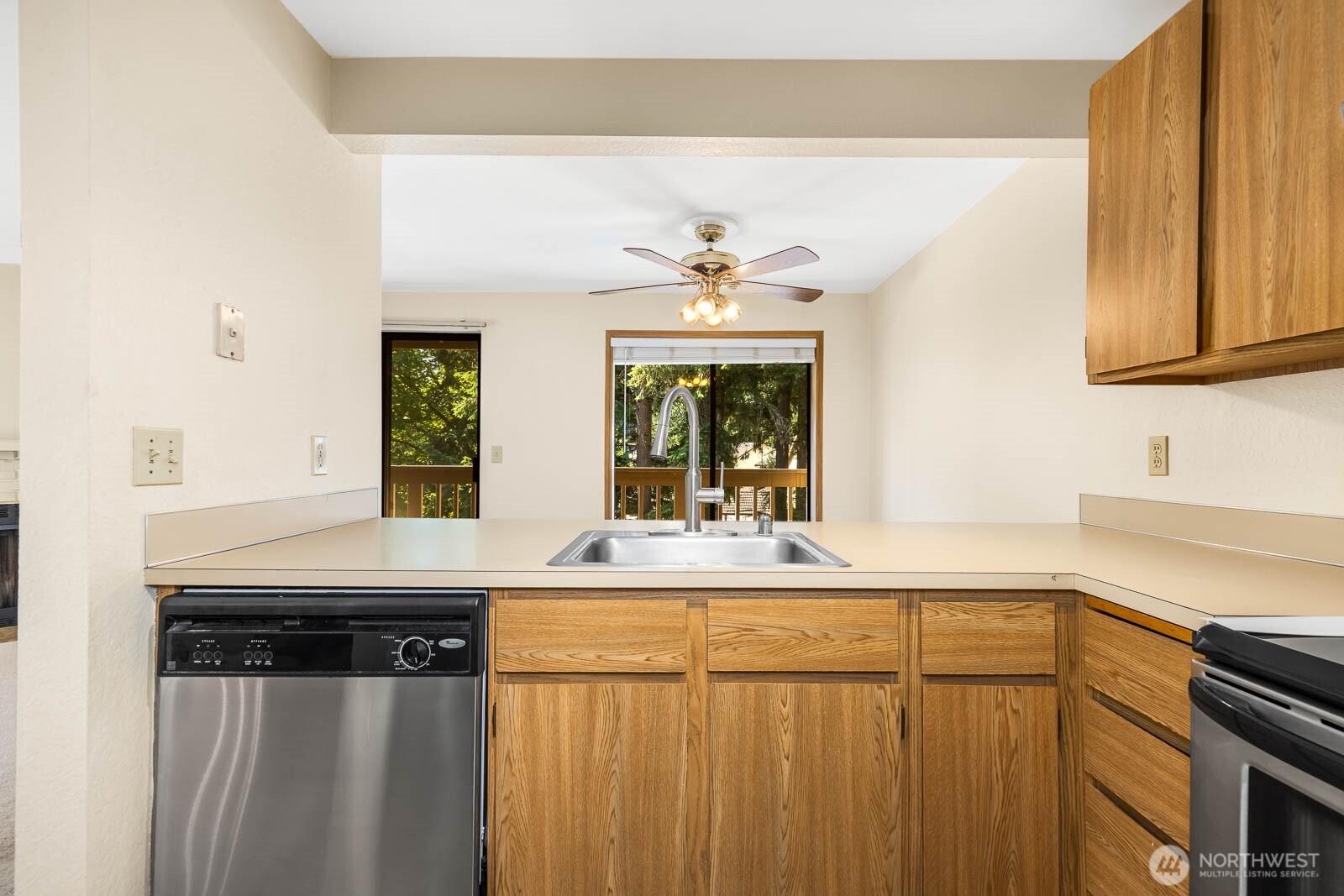 17425 119th Lane Southeast, Unit D30 Renton, WA 98058 - Photo 7 of 19