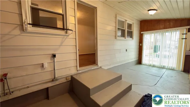 $2,100 | 314 6th Street, Whitehall, PA 18052