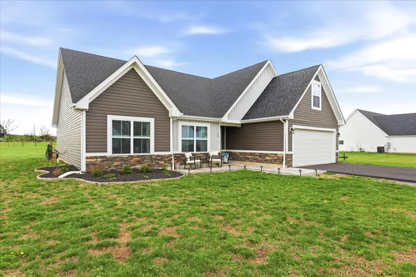 a view of a house with a yard