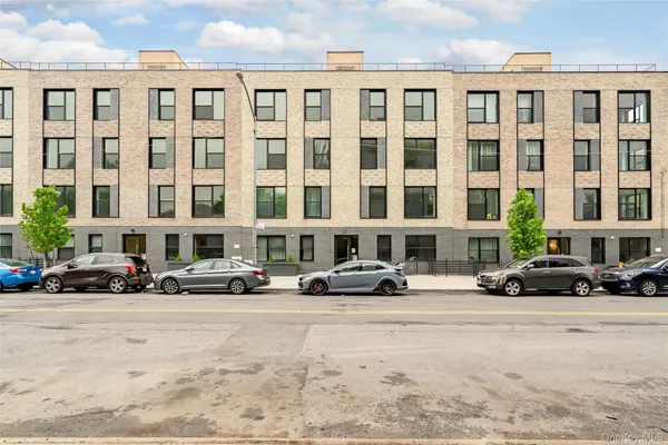 $235,800 | 1731 Lacombe Avenue, Unit 4B | Soundview