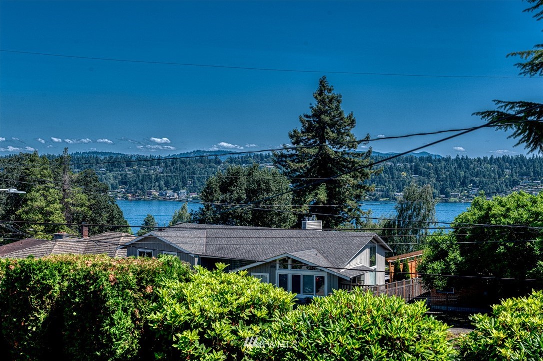5534 South Upland Road Seattle, WA 98118 - Photo 1 of 25