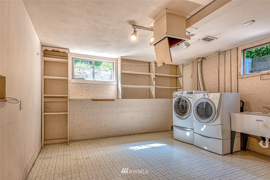5534 South Upland Road Seattle, WA 98118 - Photo 22 of 25