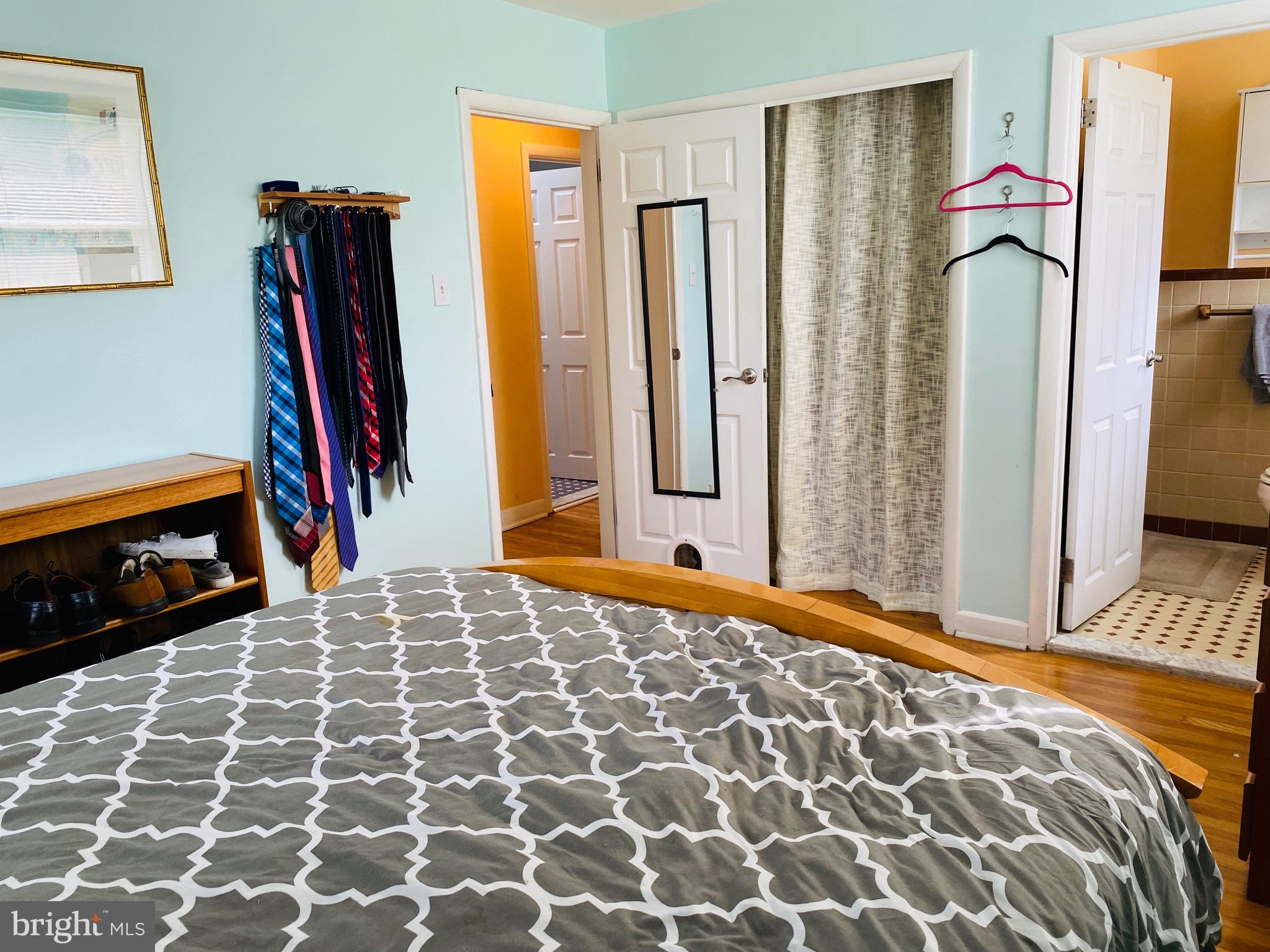 578 Wanamaker Road Jenkintown, PA 19046 - Photo 18 of 42 Primary Bedroom and Bathroom