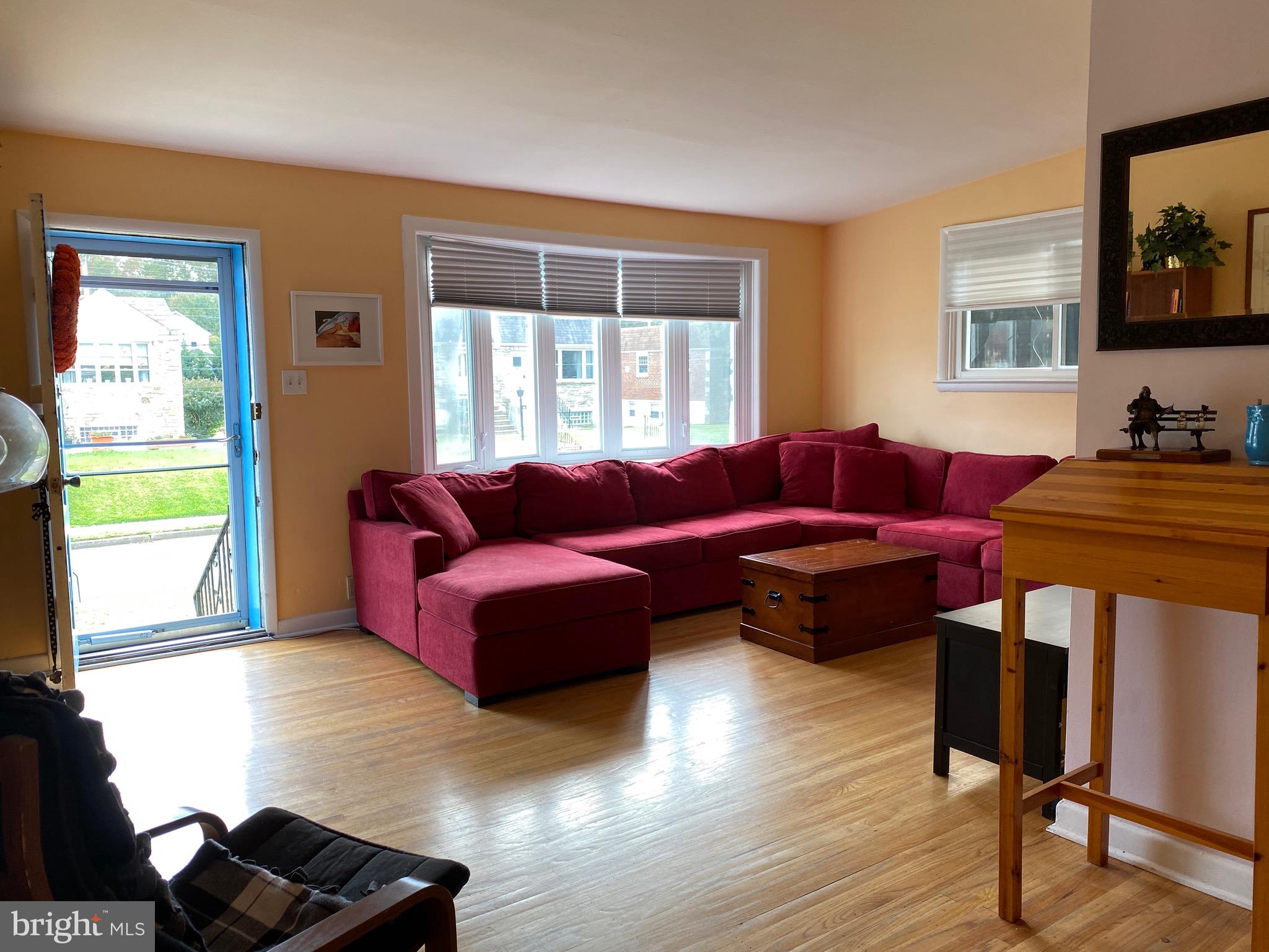 578 Wanamaker Road Jenkintown, PA 19046 - Photo 5 of 42 Living Room