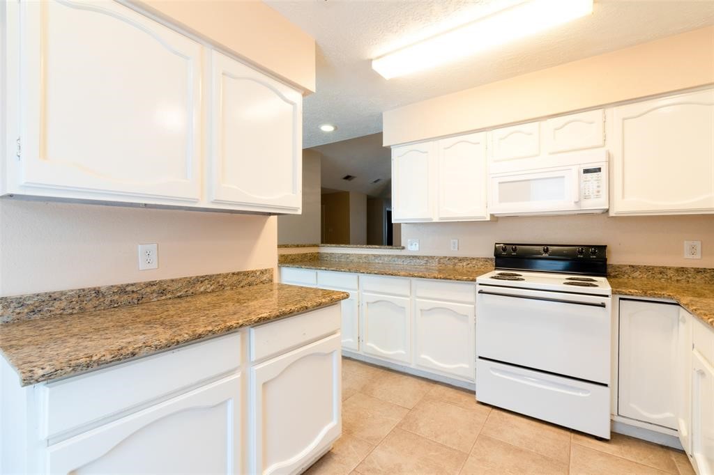 2527 Colonial Ridge Drive Friendswood, TX 77546 - Photo 12 of 30 Gallery Image 12
