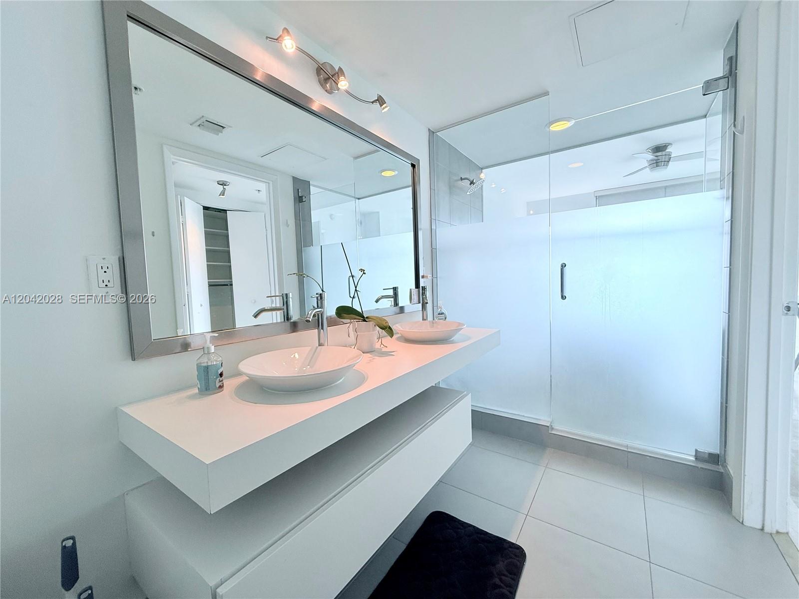 92 Southwest 3rd Street, Unit 4311 Miami, FL 33130 - Photo 27 of 54 Master
