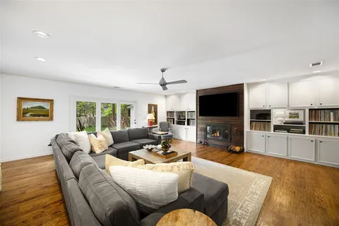 $875,000 | 10405 Lake Gardens Drive, Dallas, TX 75218