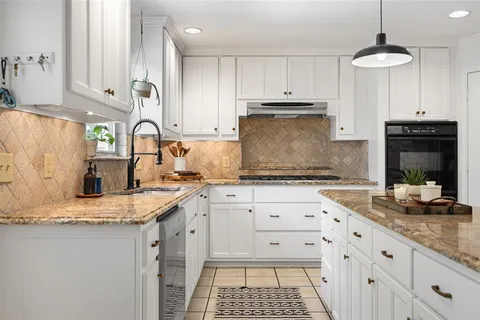 $875,000 | 10405 Lake Gardens Drive, Dallas, TX 75218