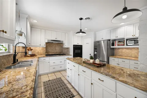 $875,000 | 10405 Lake Gardens Drive, Dallas, TX 75218
