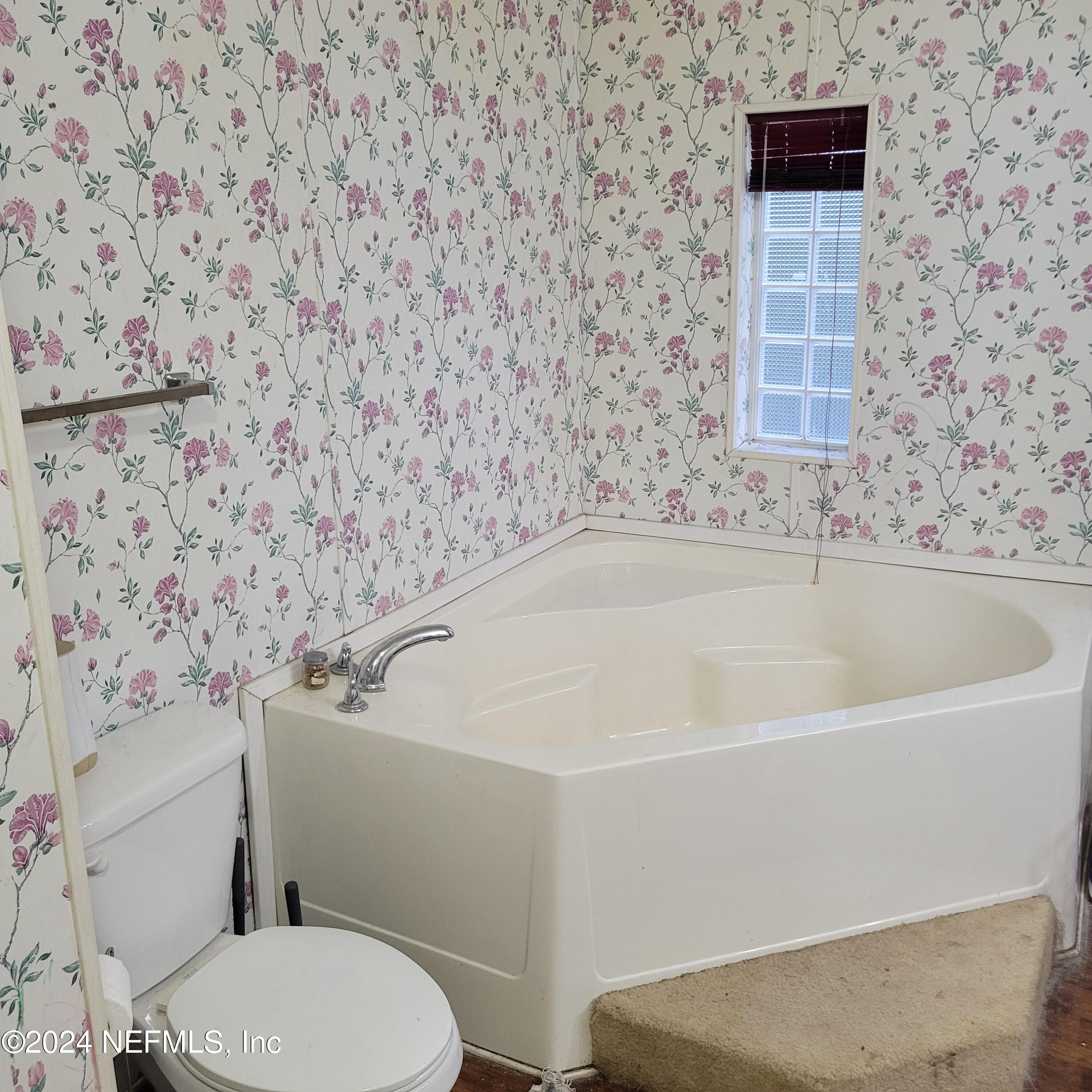 7616 Townsend Road Jacksonville, FL 32244 - Photo 31 of 38 a bathroom with a bathtub and toilet