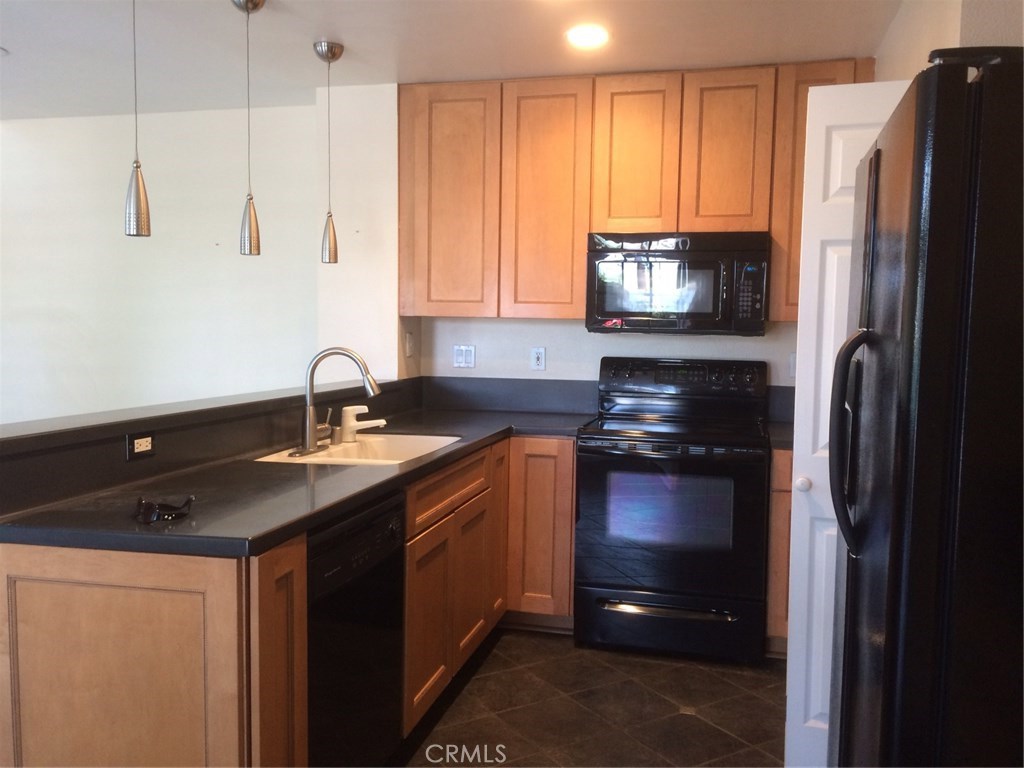 438 Fallingstar, Unit 13 Irvine, CA 92614 - Photo 4 of 10