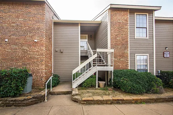 $167,500 | 1104 Riverchase Lane, Unit 204, Arlington, TX 76011