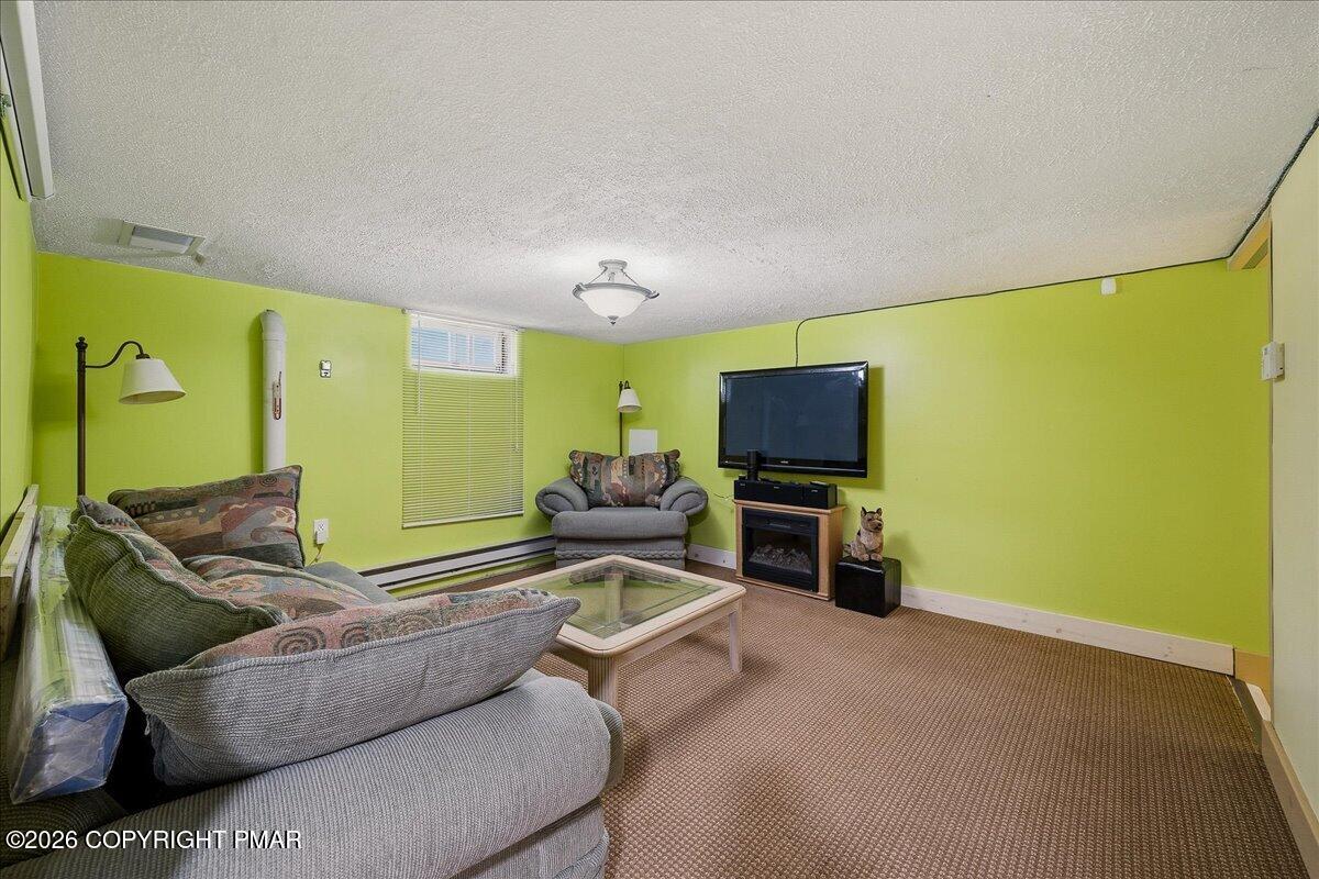 140 Camelback Road Tannersville, PA 18372 - Photo 35 of 44 35-HomeView_Media-140_Camelback_Rd