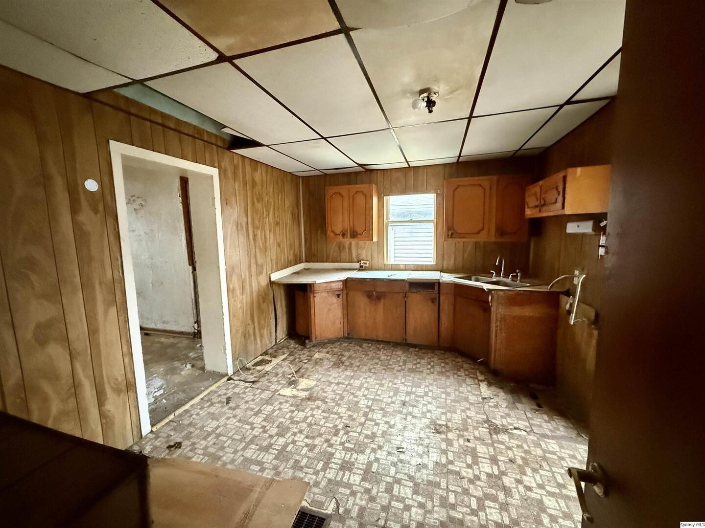 822 North 12th Street Quincy, IL 62301 - Photo 7 of 12 a view of a storage & utility room