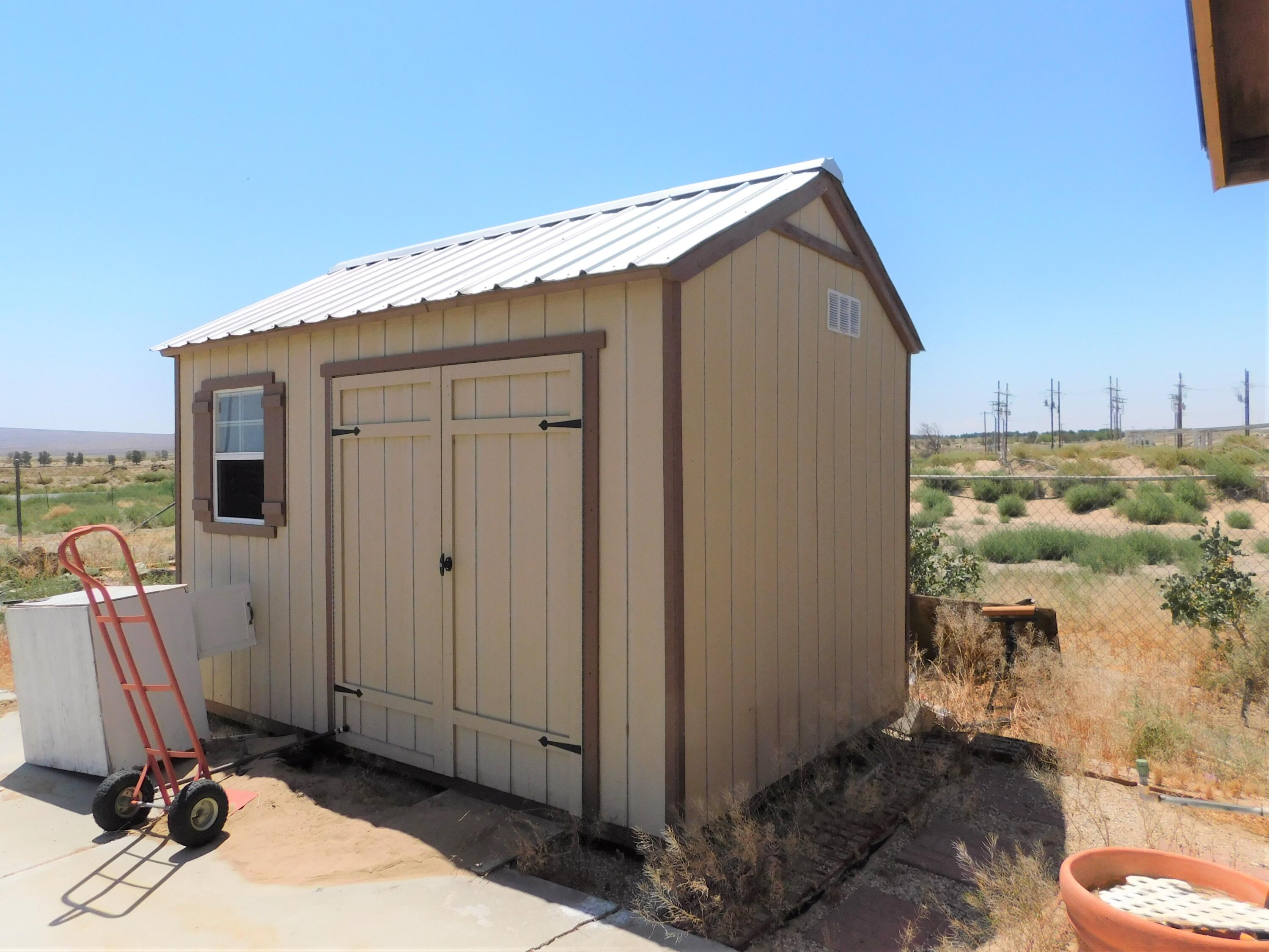 31601 Neuralia Road Mojave, CA 93519 - Photo 23 of 27 a view of a house with backyard