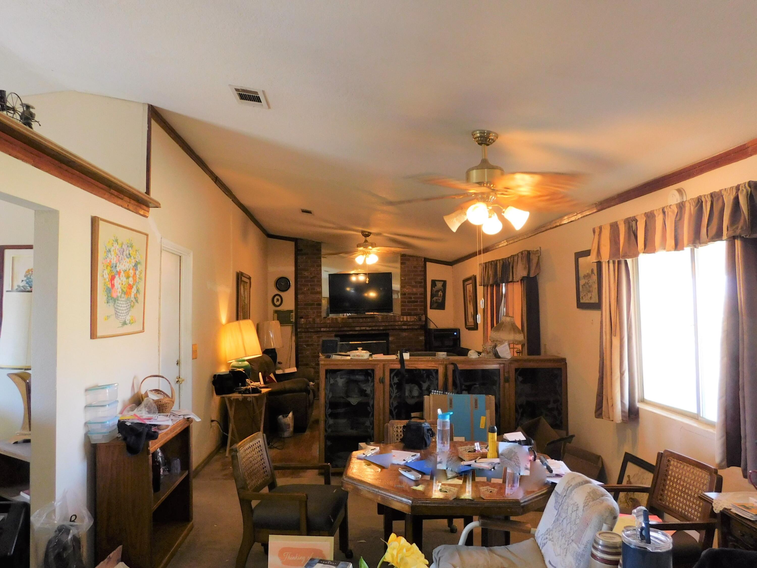 31601 Neuralia Road Mojave, CA 93519 - Photo 3 of 27 a view of a dining room with furniture