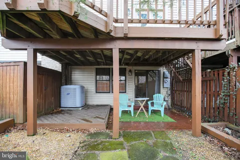 $659,500 | 6065 Estates Drive, Alexandria, VA 22310