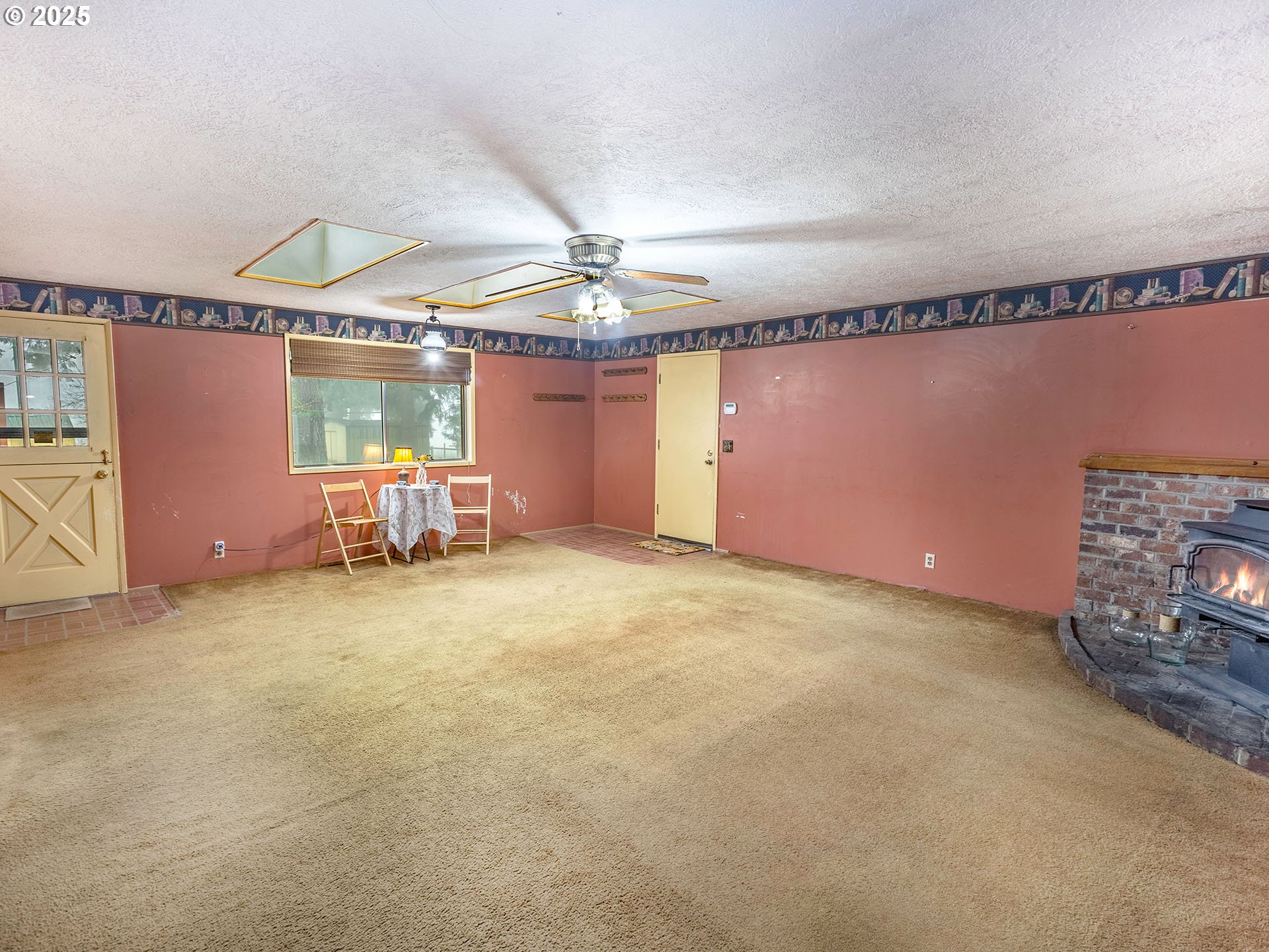 19966 South Lower Highland Road Beavercreek, OR 97004 - Photo 18 of 47 Family Room