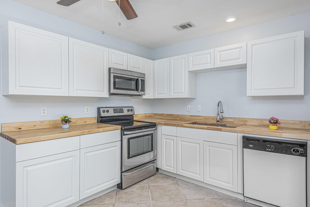 2118 Southeast Shipping Road Port St. Lucie, FL 34952 - Photo 5 of 21 2118 SE Shipping Rd - WEB - 15