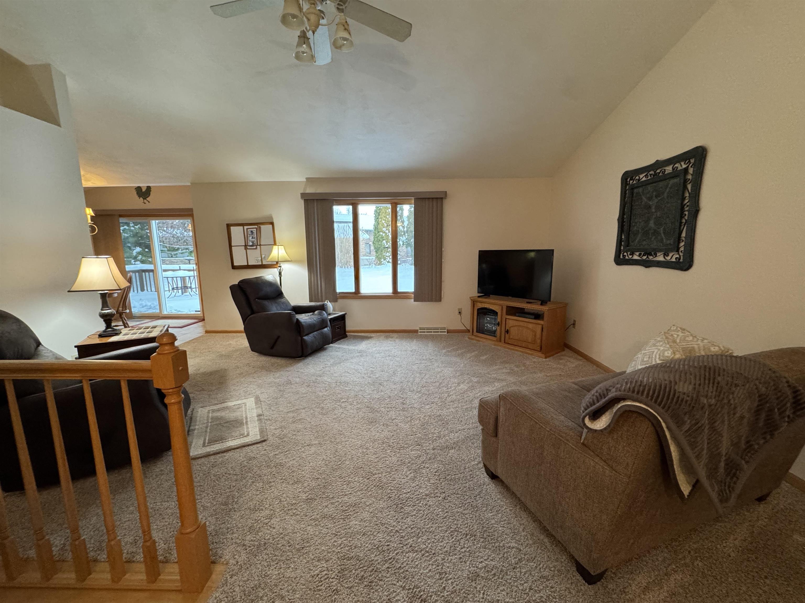 2070 Cobblestone Court Beloit, WI 53511 - Photo 20 of 33