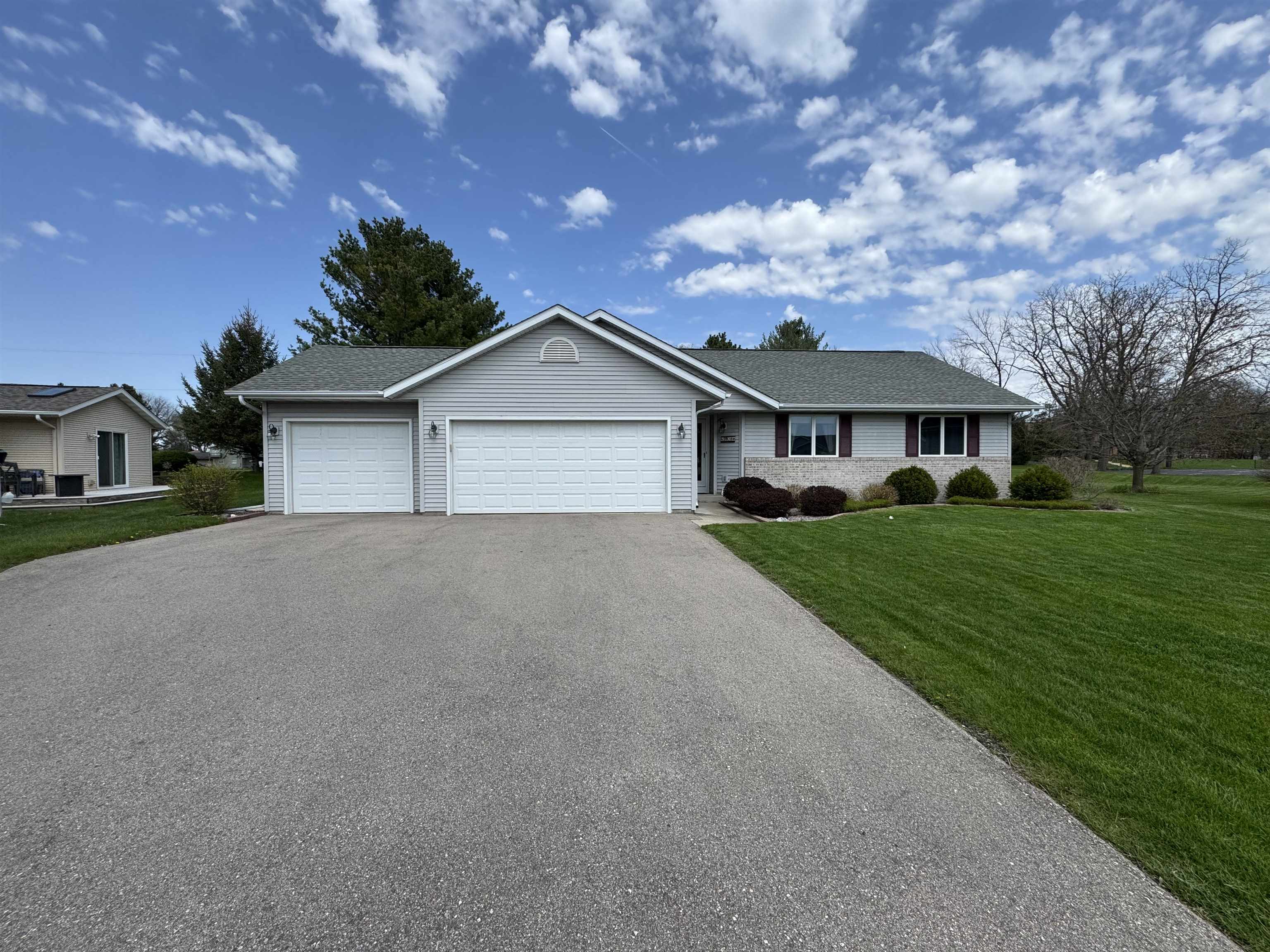 2070 Cobblestone Court Beloit, WI 53511 - Photo 2 of 34