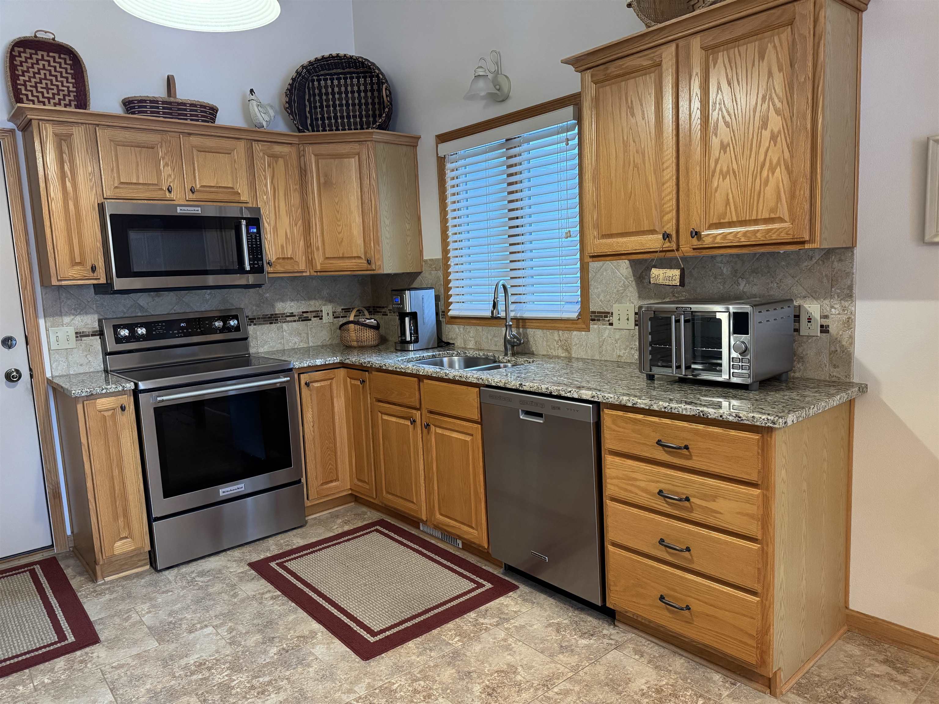 2070 Cobblestone Court Beloit, WI 53511 - Photo 7 of 33