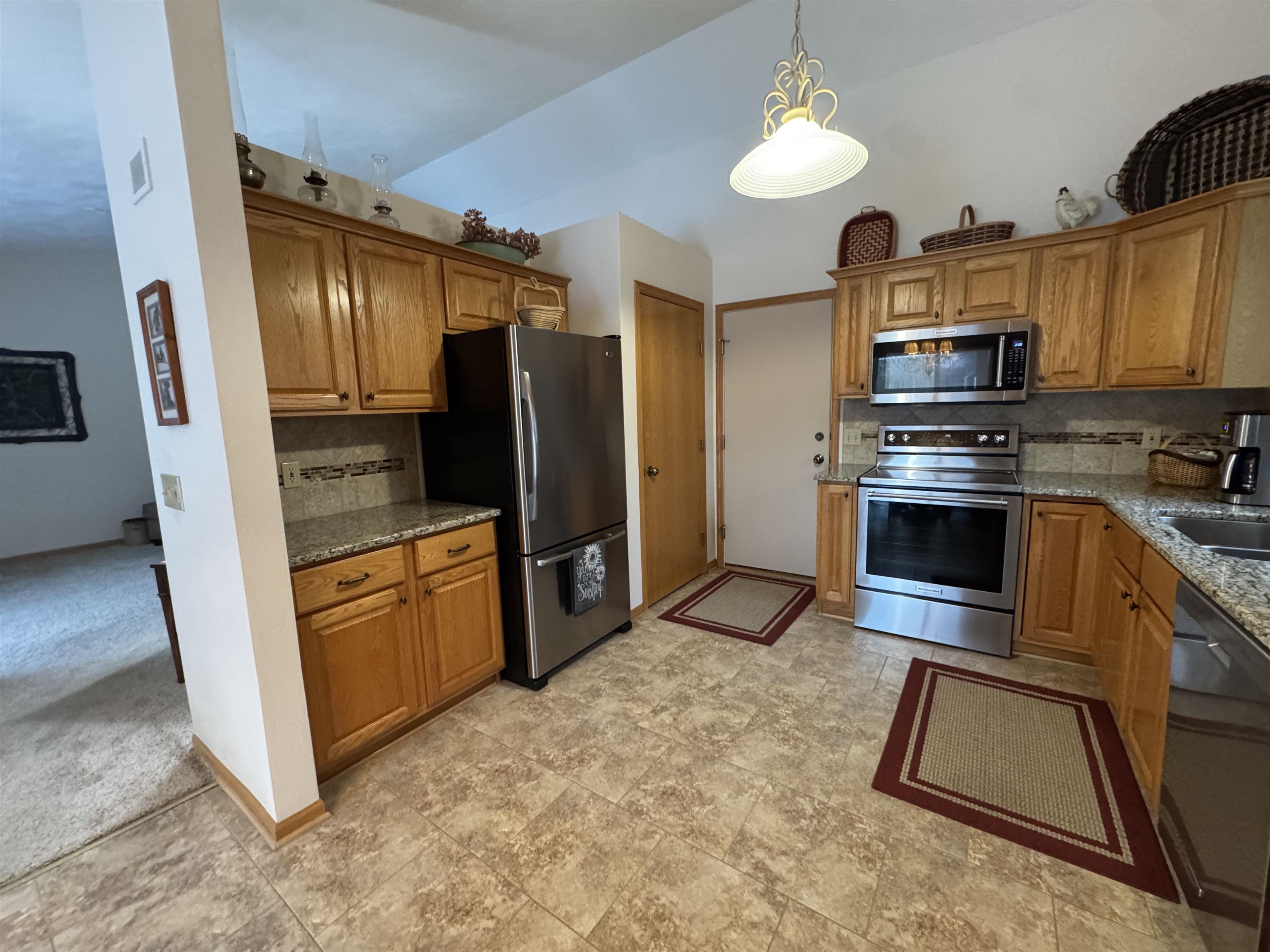 2070 Cobblestone Court Beloit, WI 53511 - Photo 8 of 33