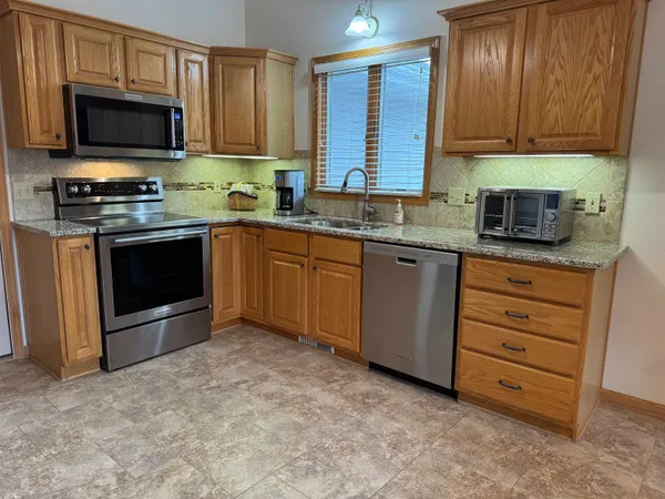 $359,900 | 2070 Cobblestone Court, Beloit, WI 53511
