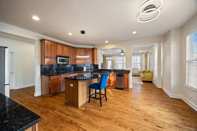 $6,400 | 408 North White Deer Trail, Vernon Hills, IL 60061