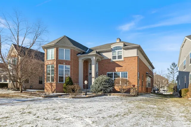 $6,400 | 408 North White Deer Trail, Vernon Hills, IL 60061