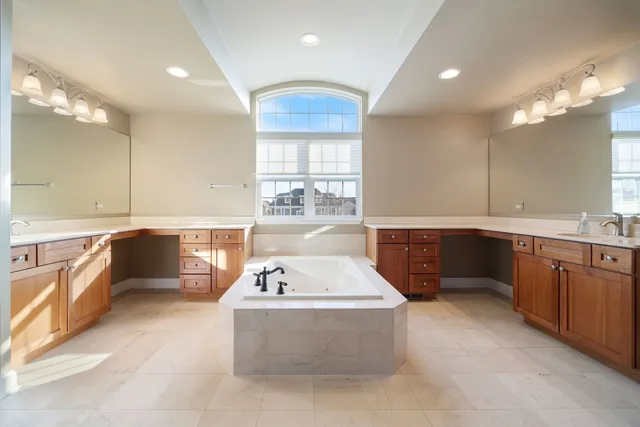 $6,400 | 408 North White Deer Trail, Vernon Hills, IL 60061