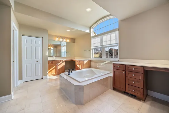 $6,400 | 408 North White Deer Trail, Vernon Hills, IL 60061