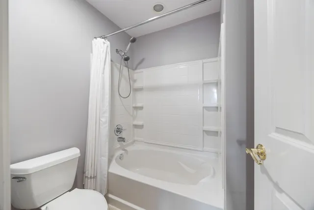 $6,400 | 408 North White Deer Trail, Vernon Hills, IL 60061