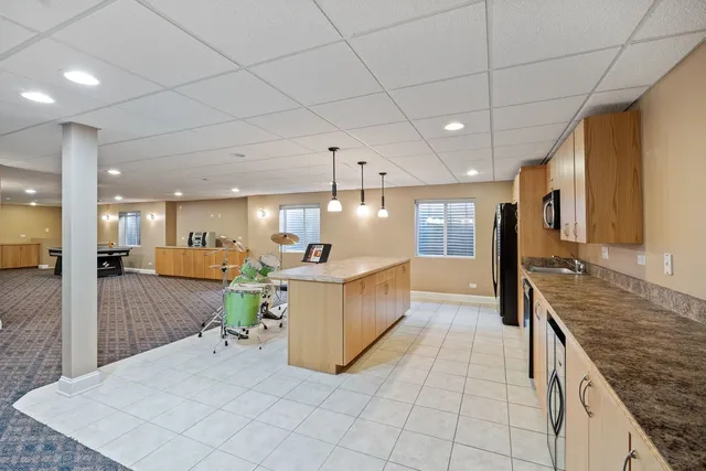 $6,400 | 408 North White Deer Trail, Vernon Hills, IL 60061