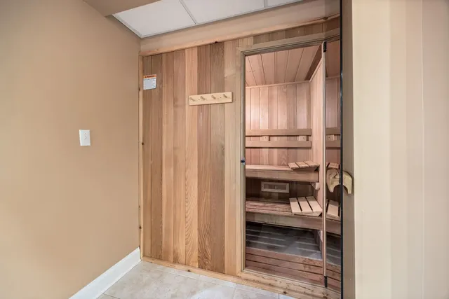 $6,400 | 408 North White Deer Trail, Vernon Hills, IL 60061